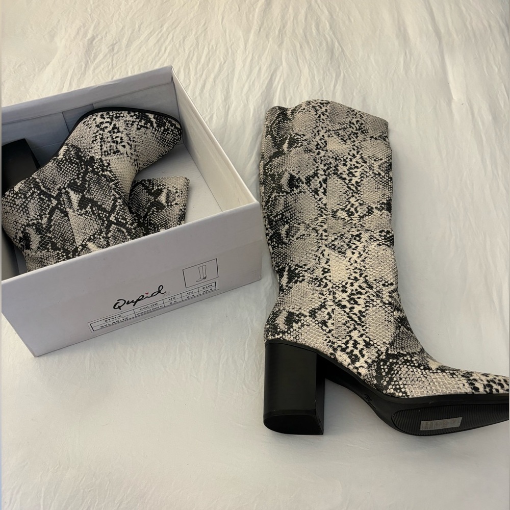 New snakeskin print boots, never worn!